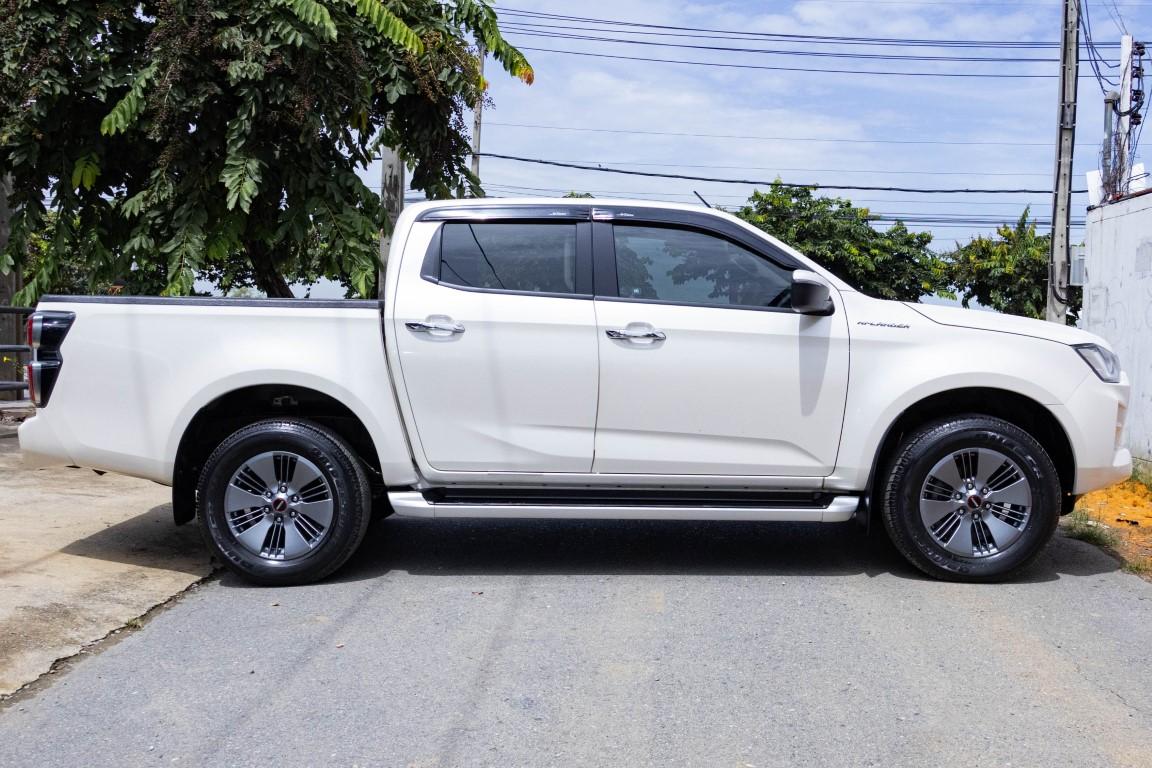 Isuzu Dmax Cab4 Hilander 1.9Z M/T 2020 *SK2018*